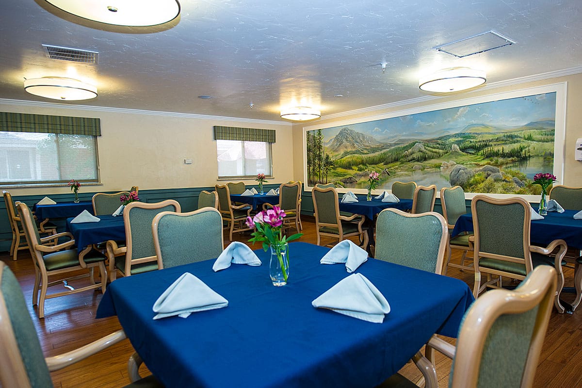dining area at the Lakeside Post Acute facility