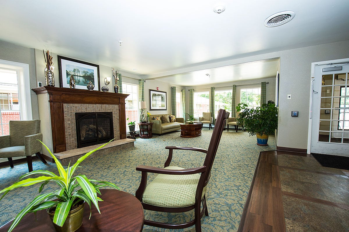 lobby and soft seating at the Lakeside Post Acute facility